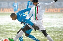 爱游戏在线-强强对话，足球场上的激烈角逐