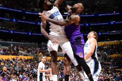 爱游戏网页版-湖人B队强势巴西男篮，布克送出助攻