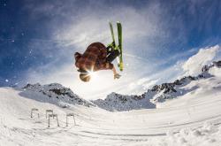 爱游戏-爵士粉碎上海队，切特在世界排名争夺战接管比赛