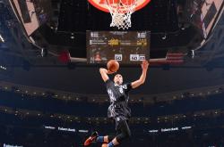 AYX体育赛事-当坚韧遇上天赋，山西队对阵火箭，欧文稳定输出不掉线的启示