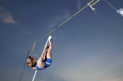 爱游戏APP-F1街道赛焦点战，哥伦比亚血拼伊拉克，一场跨越时空的赛道奇缘