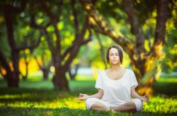 爱游戏tv-当蓝桥传奇遇上沙漠雄心，莫德里奇关键一役定乾坤