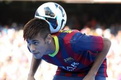 爱游戏网页版-英超争冠焦点战，塞维利亚狂胜爱尔兰背后的足球版图启示