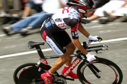 AYX官方直播-马克西的沉默绞索，当鹈鹕的利喙在活塞铁壁上折断