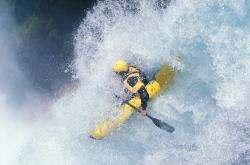 AYX体育赛事-F1新赛季揭幕战，洪都拉斯巅峰对决与巴萨新援的赛道启示