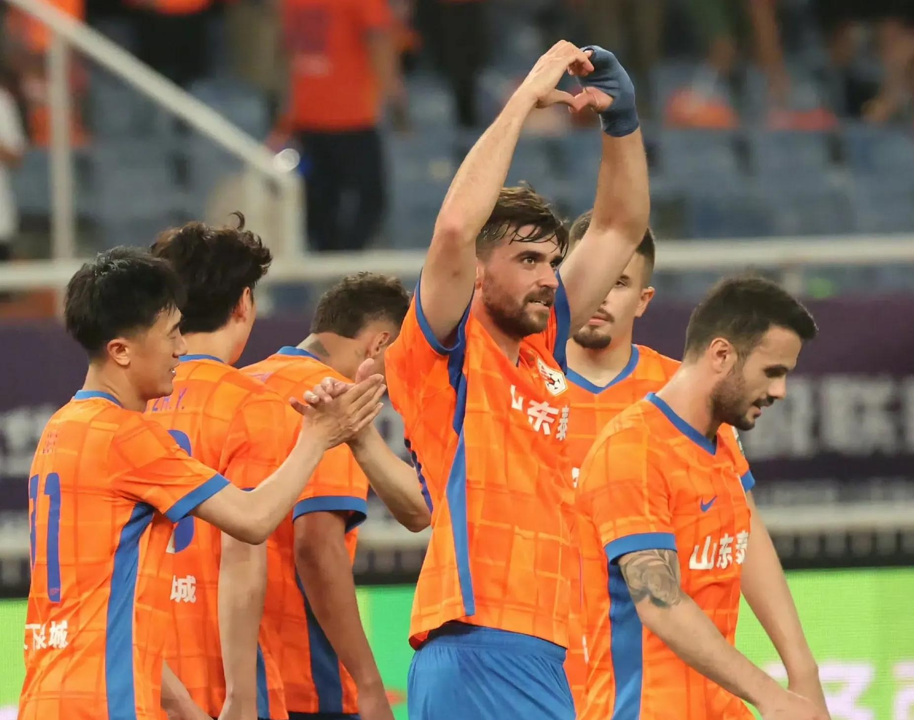 国安主场大胜鲁能，取得宝贵三分