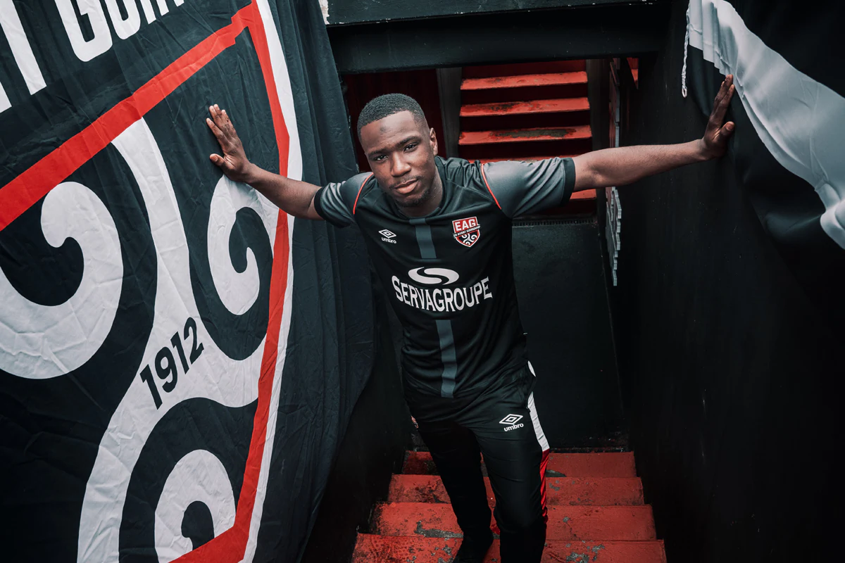 甘冈队客场惨败，排名继续垫底