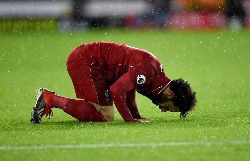 狼队防线坚如磐石，对手难以攻破球门