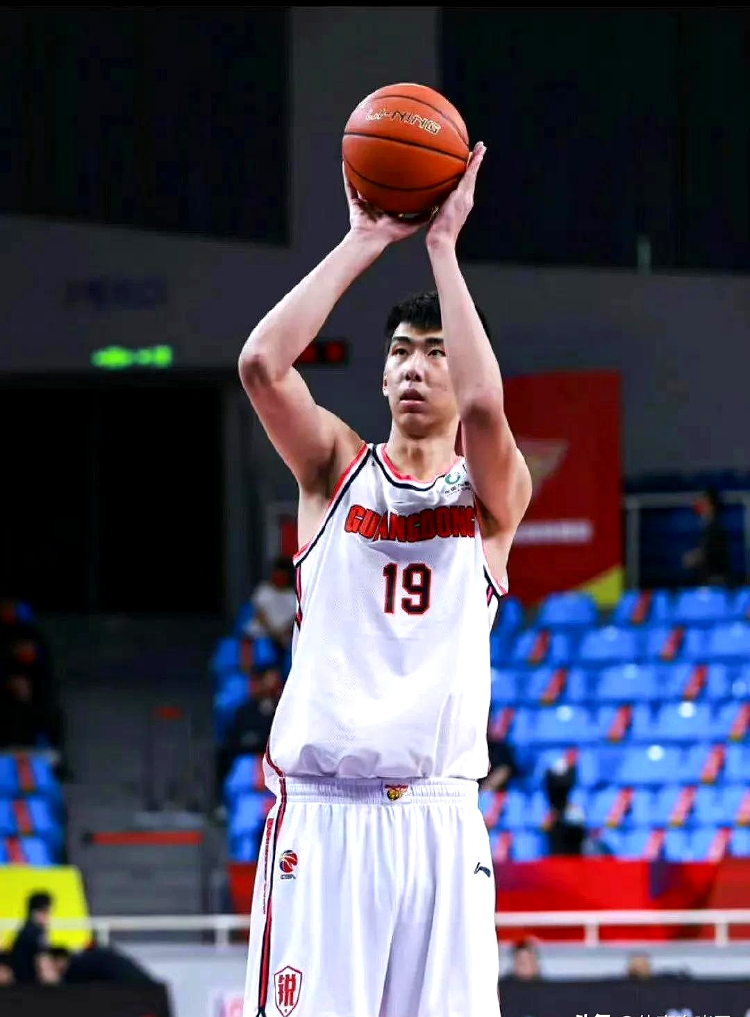 中国篮球联赛正规模扩大，球员个人表现备受关注的简单介绍