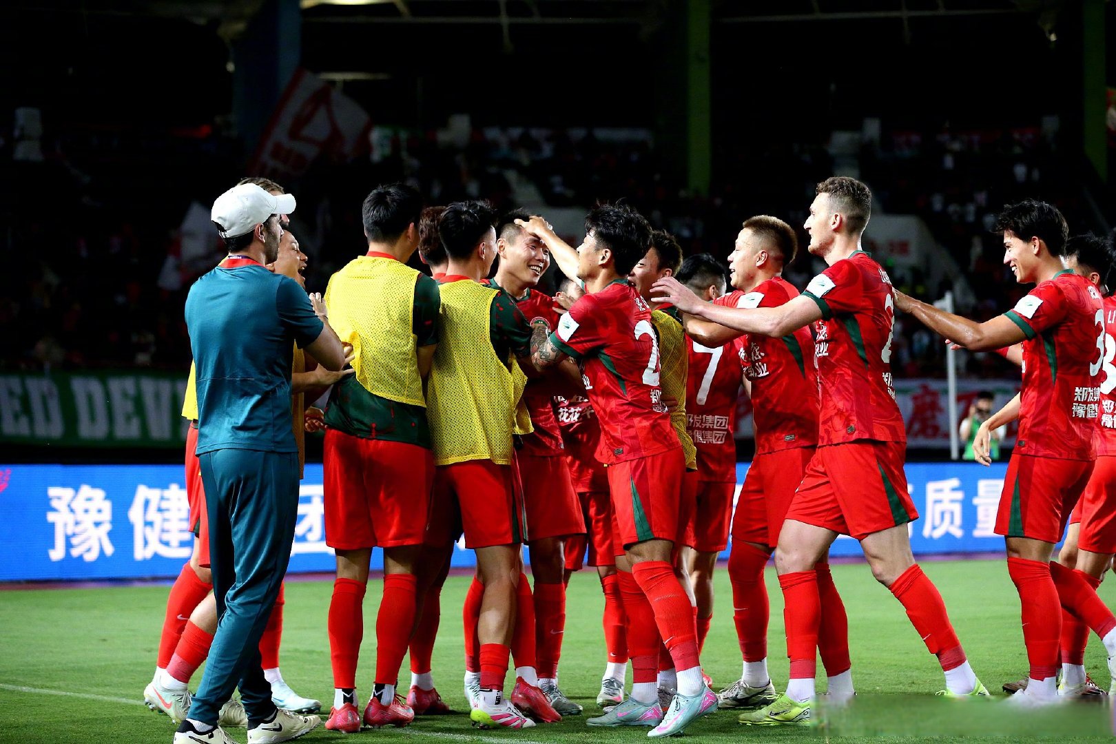 关于热门球队连胜多场比赛，势不可挡的信息