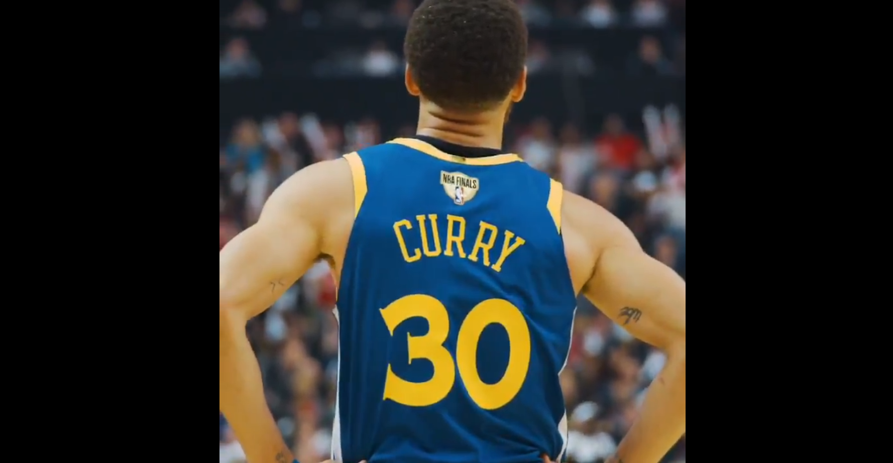 包含乌鸦连中三分球，勇士遭遇失利的词条