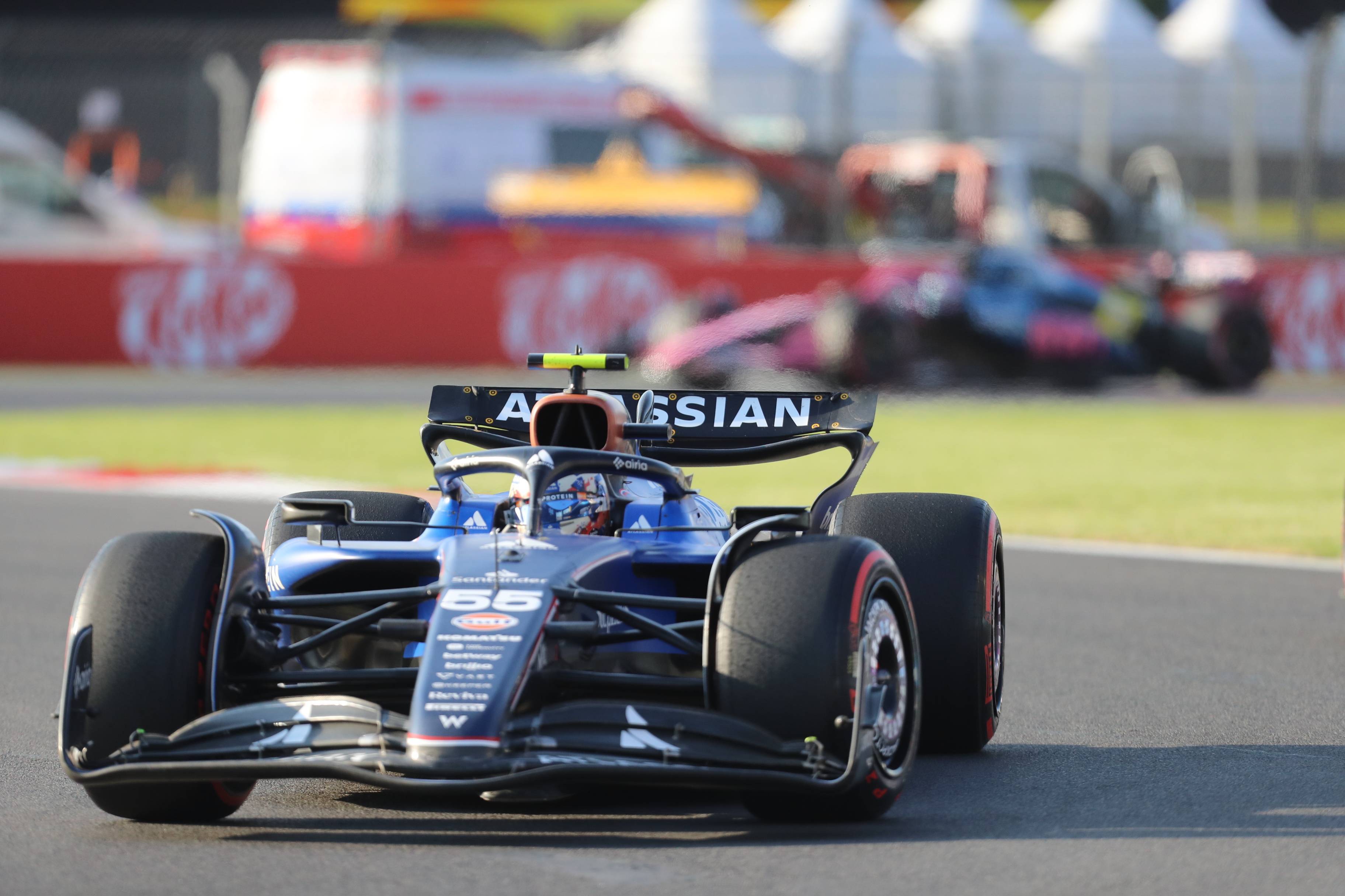 法拉利横扫迈凯伦,塞恩斯关键制胜 法拉利横扫迈凯伦,塞恩斯关键制胜