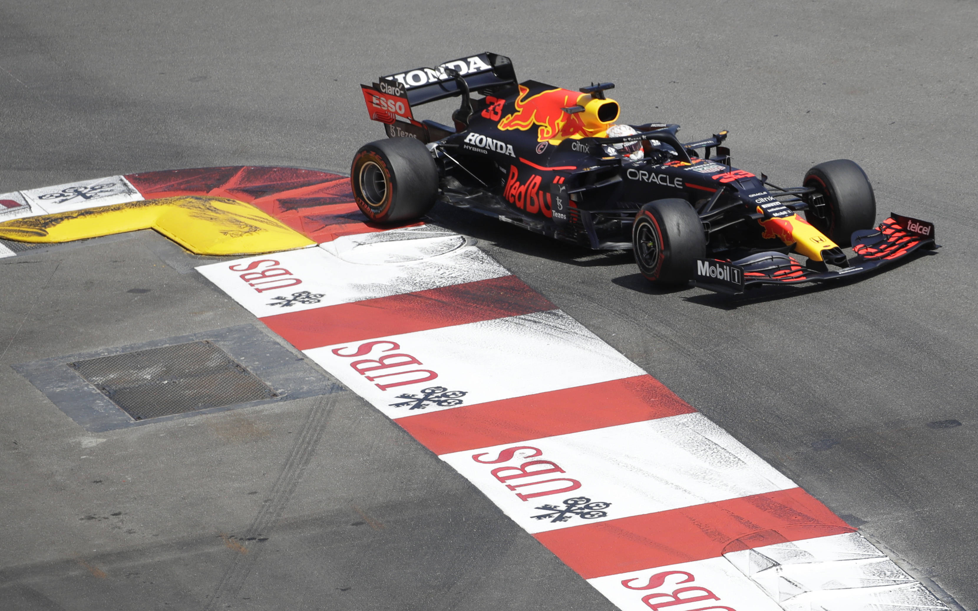 红牛车队碾压迈凯伦，塞恩斯刷新纪录