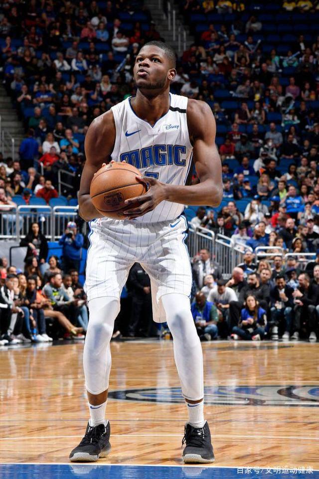 关于法国男篮绝杀魔术，莫兰特三分雨点燃全场的信息