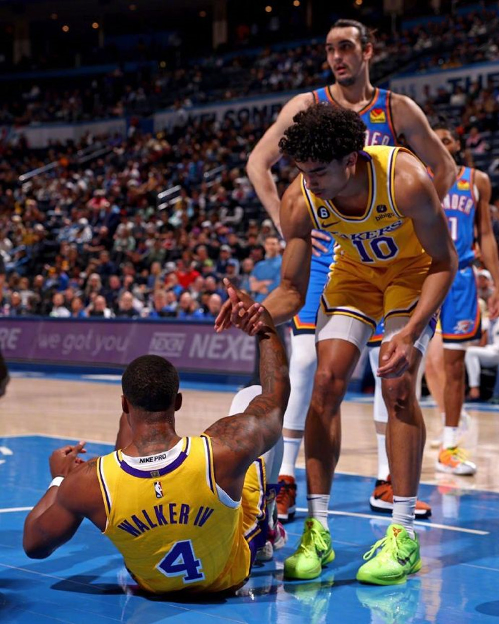 湖人碾压猛龙，保罗状态火热的简单介绍