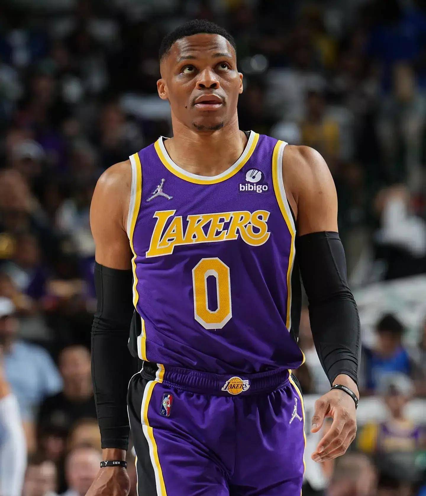 包含湖人逆转爵士，威斯布鲁克打破历史纪录的词条