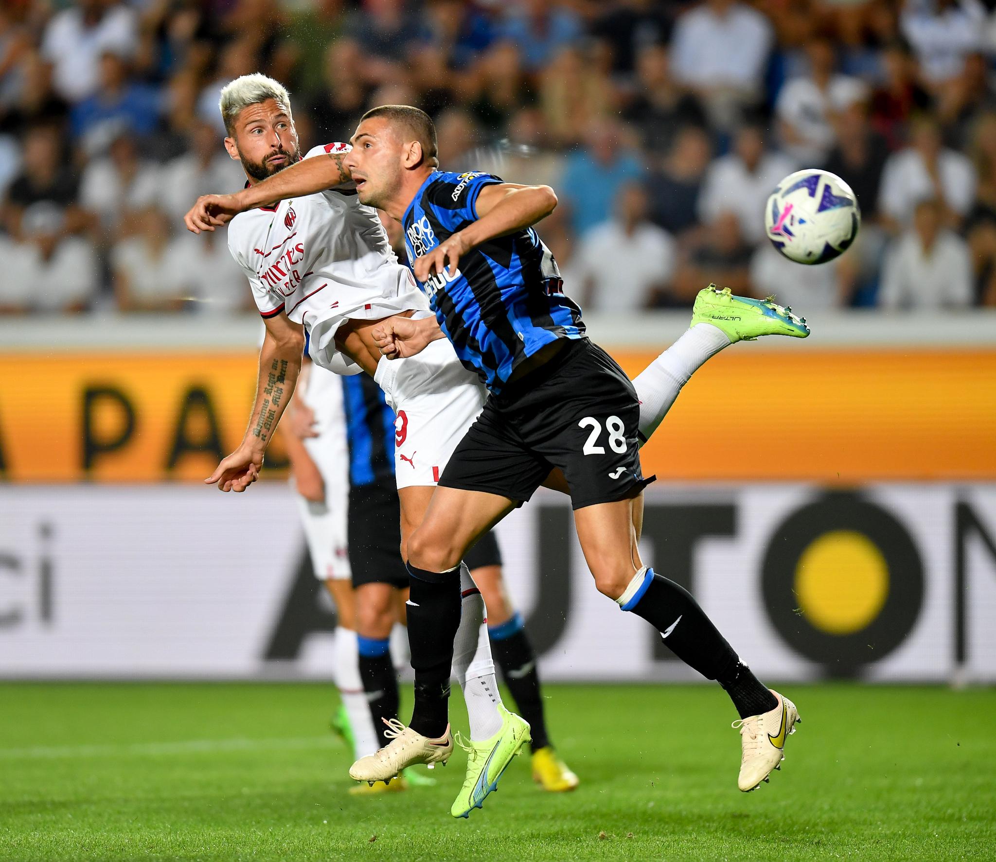 包含AC米兰碾压勒沃库森，阿尔巴惊艳世界的词条